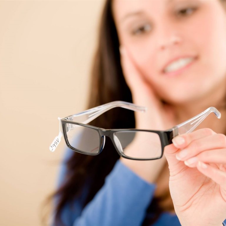 Bi-CAN-THI-khong-deo-kinh-co-TANG-DO-khong