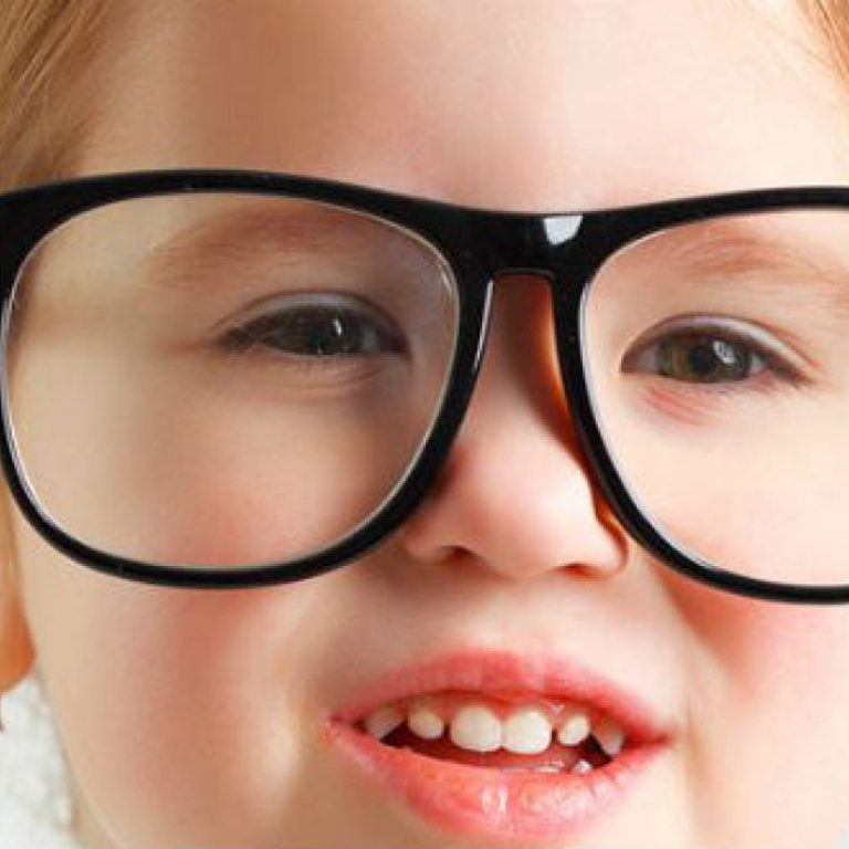 Tat-can-thi-la-gi-Khi-nao-nen-dua-tre-di-kham-mat-can